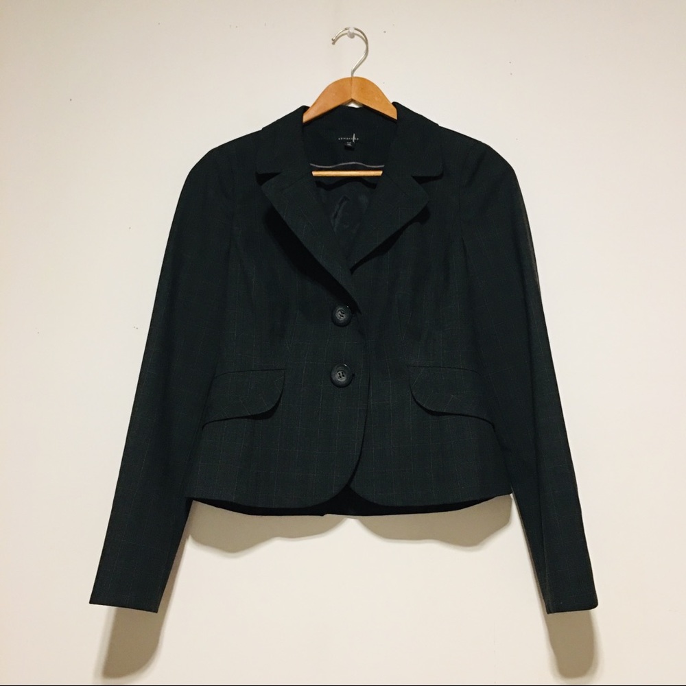 CROPPED BLACK BLAZER